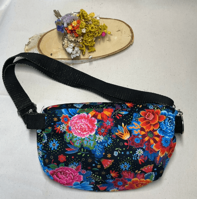 Banane en velours noir fleuri