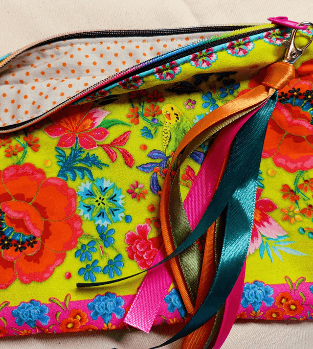 Trousse magique verte a fleurs et oiseau 